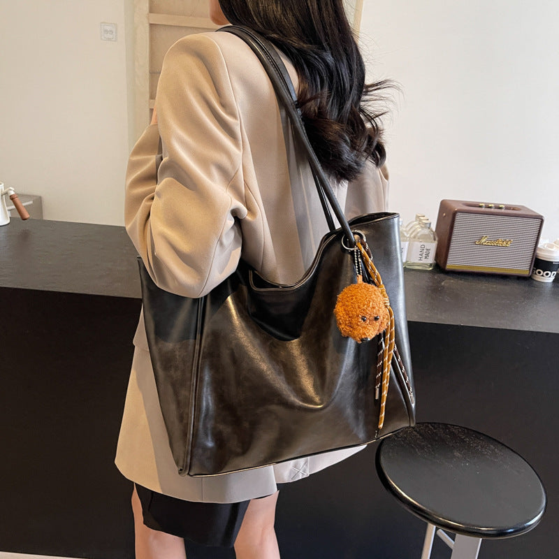 Autumn and winter retro fashion tote bag women's 2025 new commuting large-capacity shoulder bag high-end underarm bag
