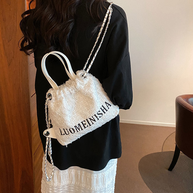 New small bag portable foreign style texture bucket bag fashionable weaving 2025 backpack chain bag women's winter woolen goods