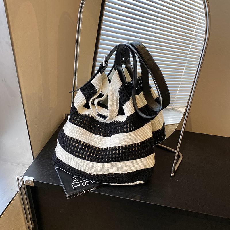 Foreign order Lazy wind knitted bag women's 2025 new commuter striped shoulder bag large capacity messenger bag tote bag