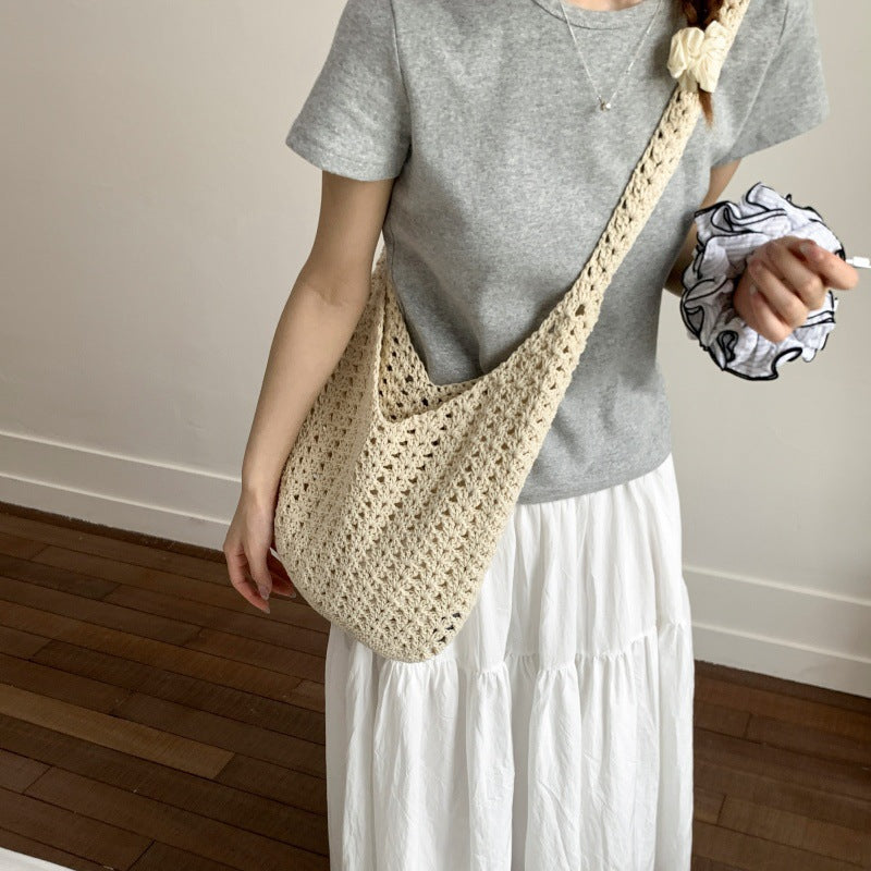 New fashionable solid color knitted hollow large-capacity shoulder bag Korean handmade tote bag holiday wind beach women's bag