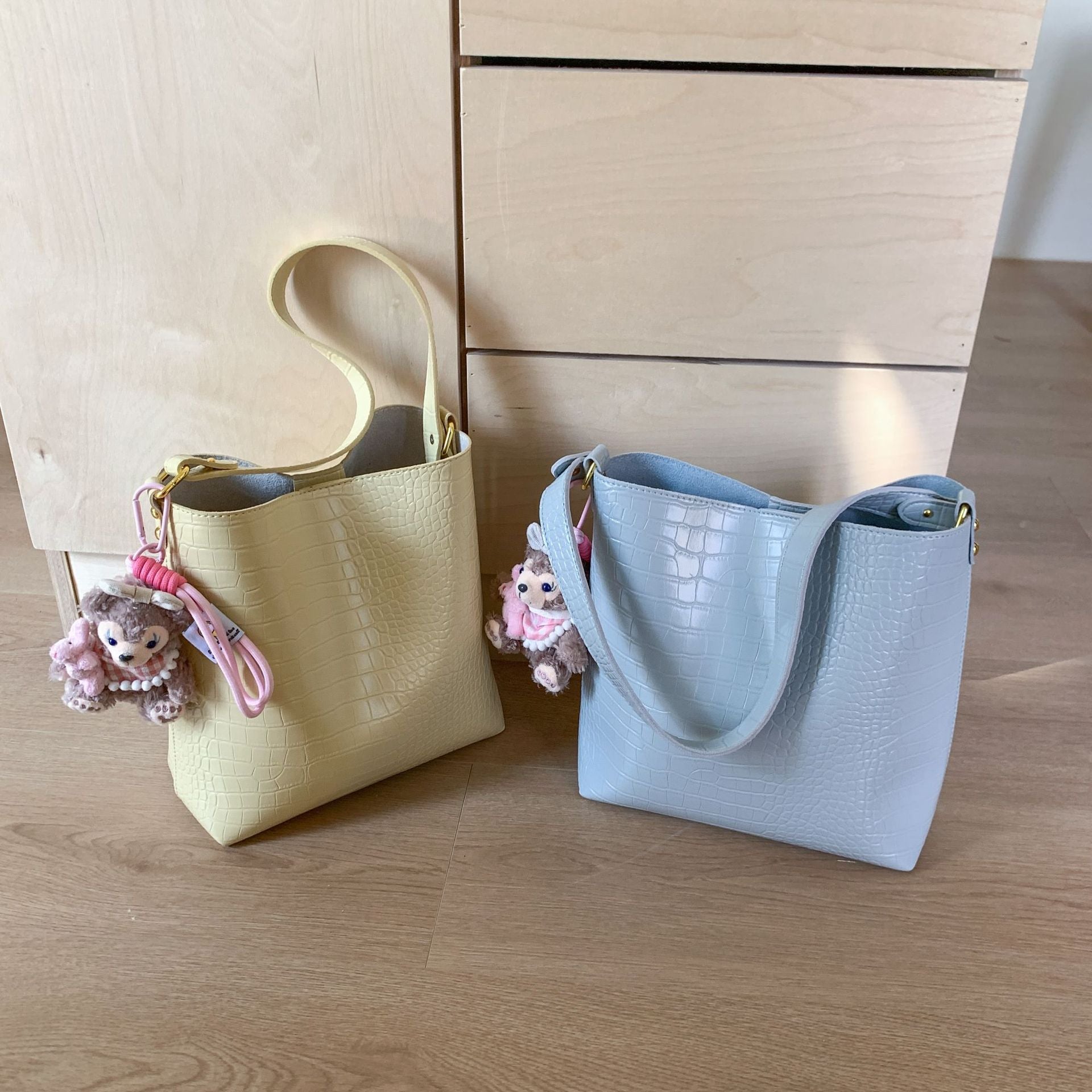 Big bag women's bag 2025 new crocodile pattern bucket bag fashionable large capacity messenger bag commuter women's shoulder bag