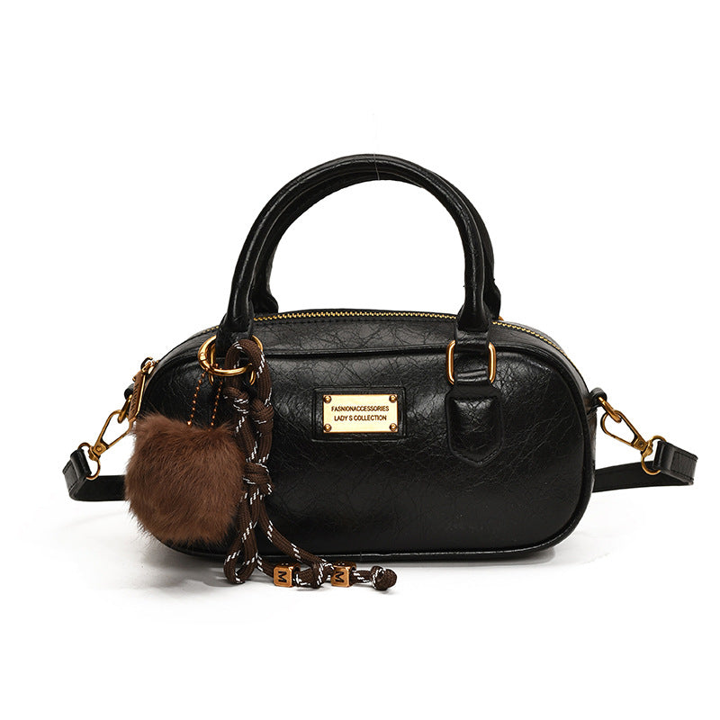 Bowling bag women's new models are popular this year, fashionable retro casual commuting shoulder bag, high-end messenger bag