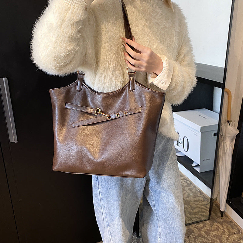 Commuter retro niche matte underarm bag women's 2025 new autumn and winter versatile shoulder bag portable tote bag