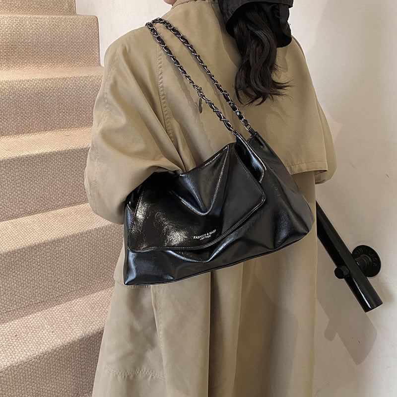 Solid color simple large-capacity foreign gas bag women's 2025 new trendy underarm commuter chain single shoulder tote bag