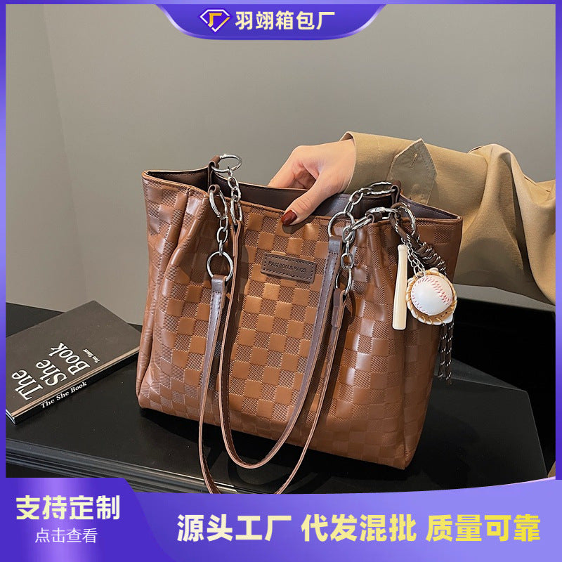Cross-border large-capacity bags women's autumn and winter versatile 2024 new casual simple shoulder bag plaid commuter tote bag