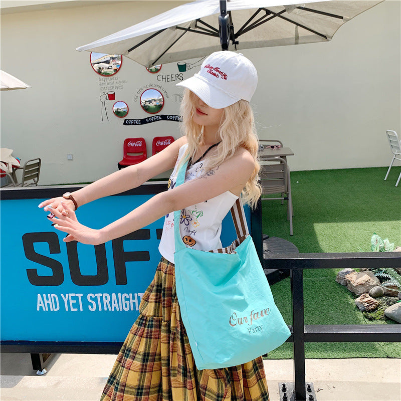 Casual large-capacity striped canvas bag women's 2025 new commuter shoulder bag lightweight versatile tote bucket bag