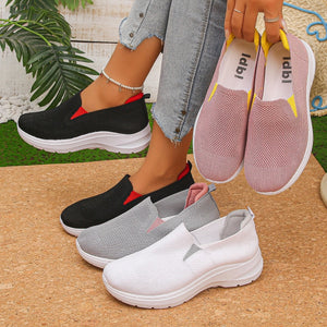 Wholesale women's plus size casual shoes: flyknit breathable, lightweight, comfortable mesh shoes with soft soles