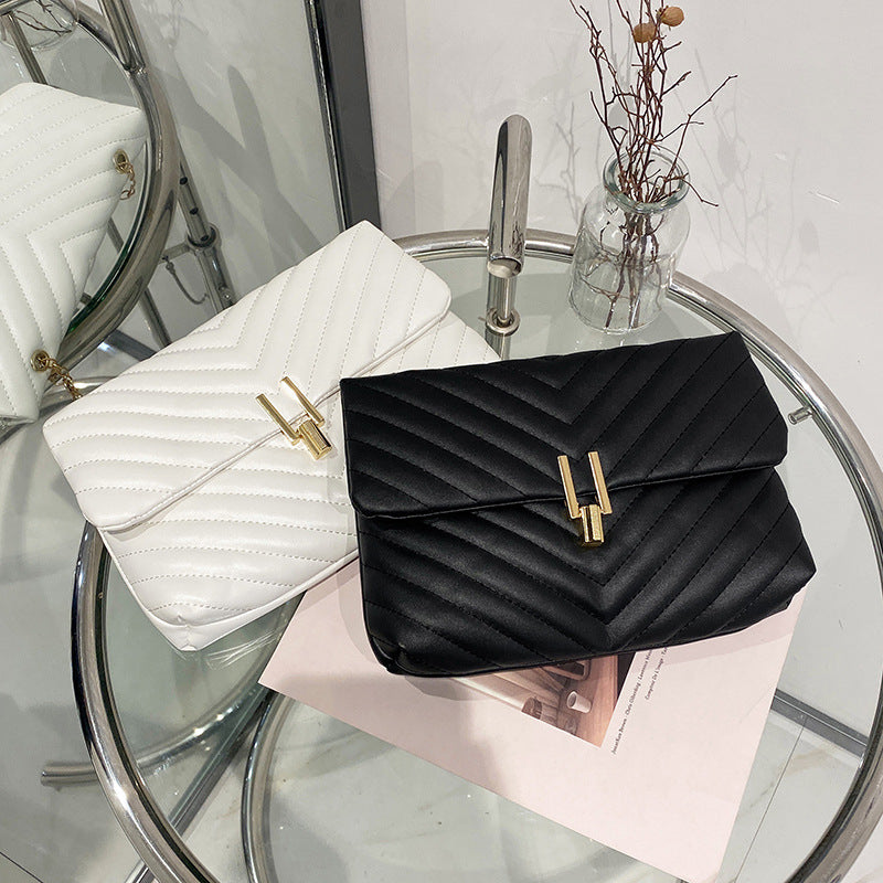 Embroidered wavy bag women's  parcel wholesale fashion versatile ladies messenger bag ladies bag2022