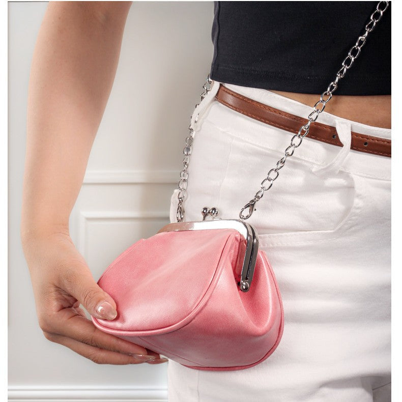 Customized mini women's fashion chain small bag, new messenger clip bag, Korean high-end single shoulder red envelope.