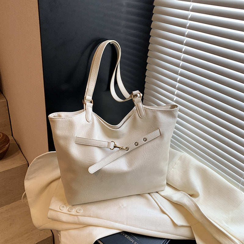 Commuter retro niche matte underarm bag women's 2025 new autumn and winter versatile shoulder bag portable tote bag