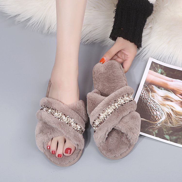 Fuzzy slippers women's winter outdoor wear 2024 autumn new fashion cross korean style student chic pearl flat sandals