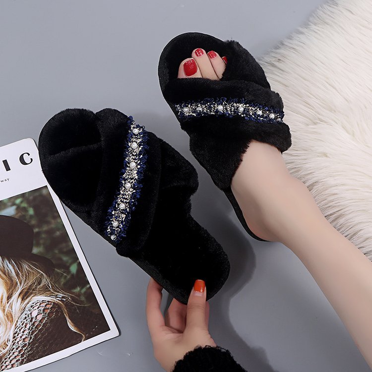 Fuzzy slippers women's winter outdoor wear 2024 autumn new fashion cross korean style student chic pearl flat sandals