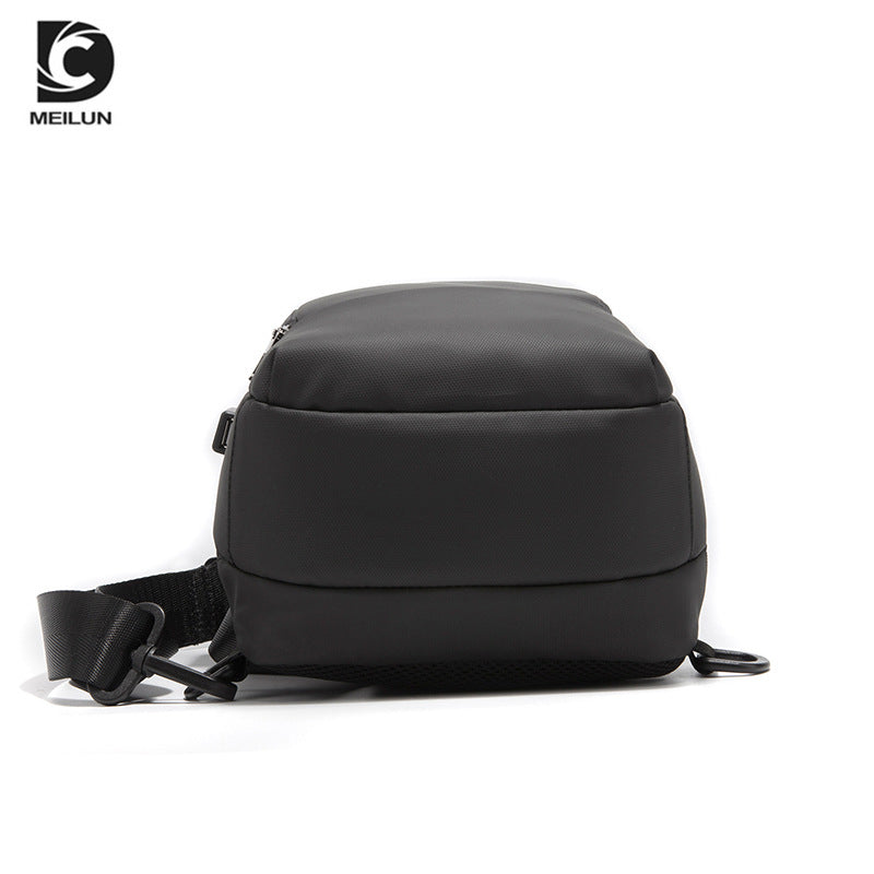 Cross-border new products Men's fashion shoulder bag small bag Crossbody bag Men's, European and American style small bag usb charging anti-theft breast bag
