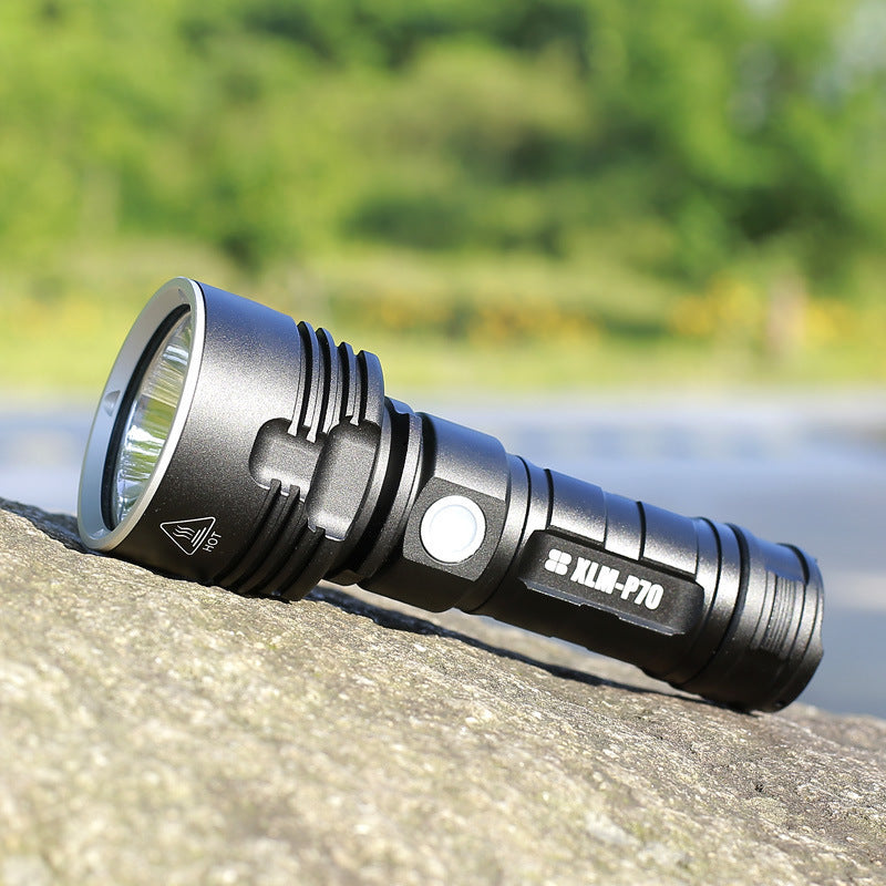 Cross-border new super bright P70 flashlight, outdoor strong light high power USB charging waterproof camping LED flashlight