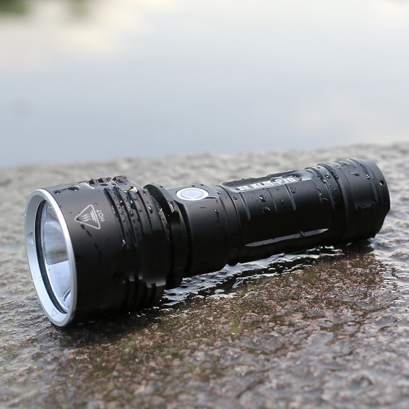 Cross-border new super bright P70 flashlight, outdoor strong light high power USB charging waterproof camping LED flashlight