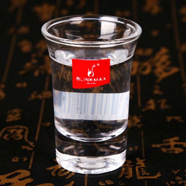 Manufacturers sell Lizun transparent glass small wine glasses, swallow glasses in one bite, bullet cups, spirits, and thickened Baijiu wine sets.