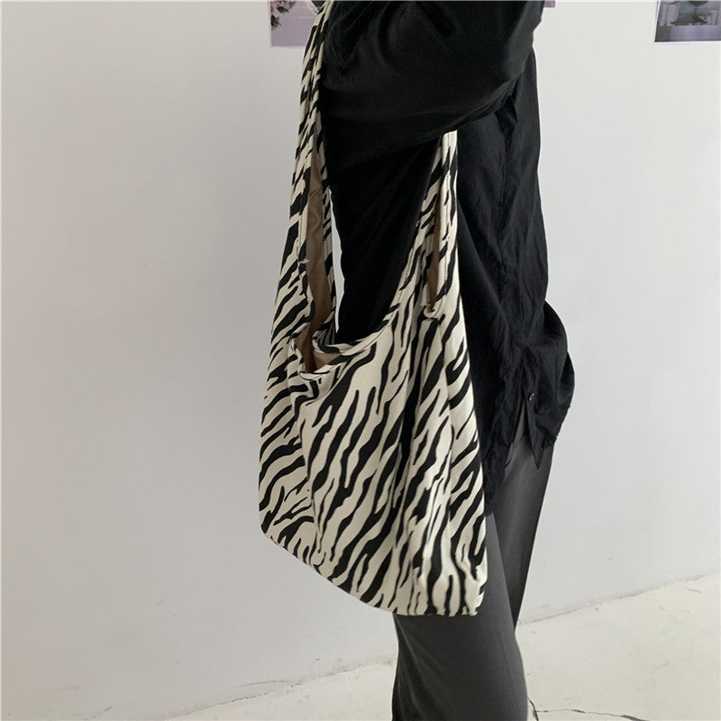 Bag women's bag new Korean version crossbody shoulder bag canvas bag animal texture diagonal span large capacity shopping bag bags