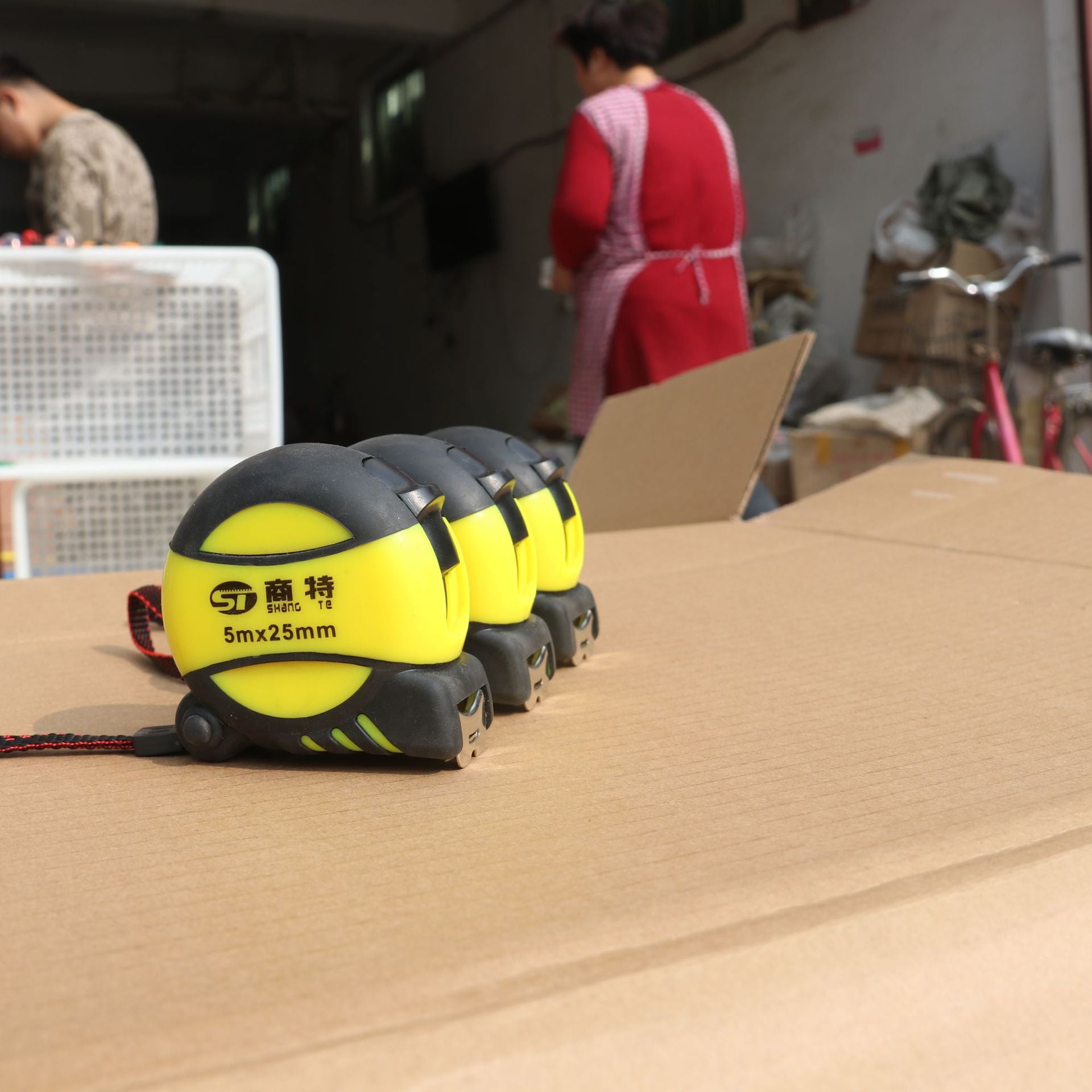 Free shipping steel tape measure 5m tape measure wear-resistant matte ruler glue 7.5 meters ruler drop-resistant 10 meters wholesale manufacturer box ruler