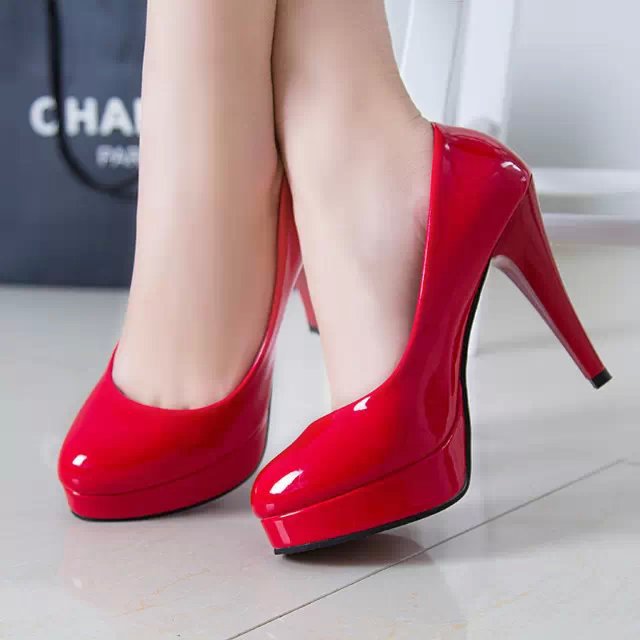 2018 new pointed high heels thin heel waterproof table women's single shoes work shoes European and American large size women's shoes wholesale delivery
