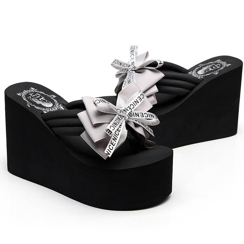Women's summer fashion slippers - thick sole flip-flops for women, perfect for vacation, travel, beach, and seaside wear