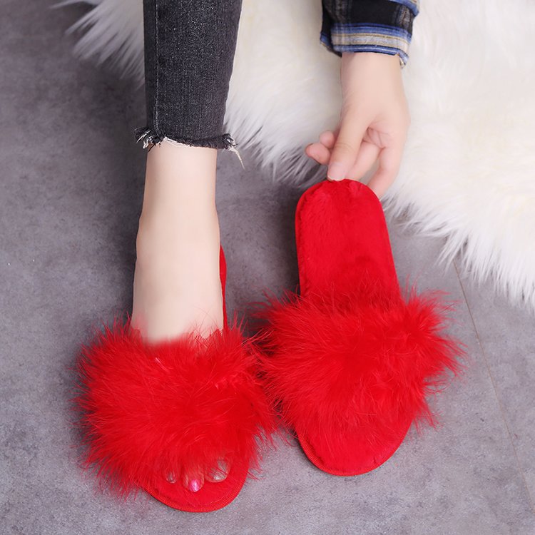 Factory direct wholesale 2025 new korean style fuzzy slippers - open toe ostrich feather flat one-strap indoor/outdoor women's slippers