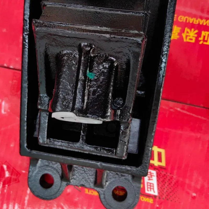 Wg9725590630 howo t5g truck front engine rubber support