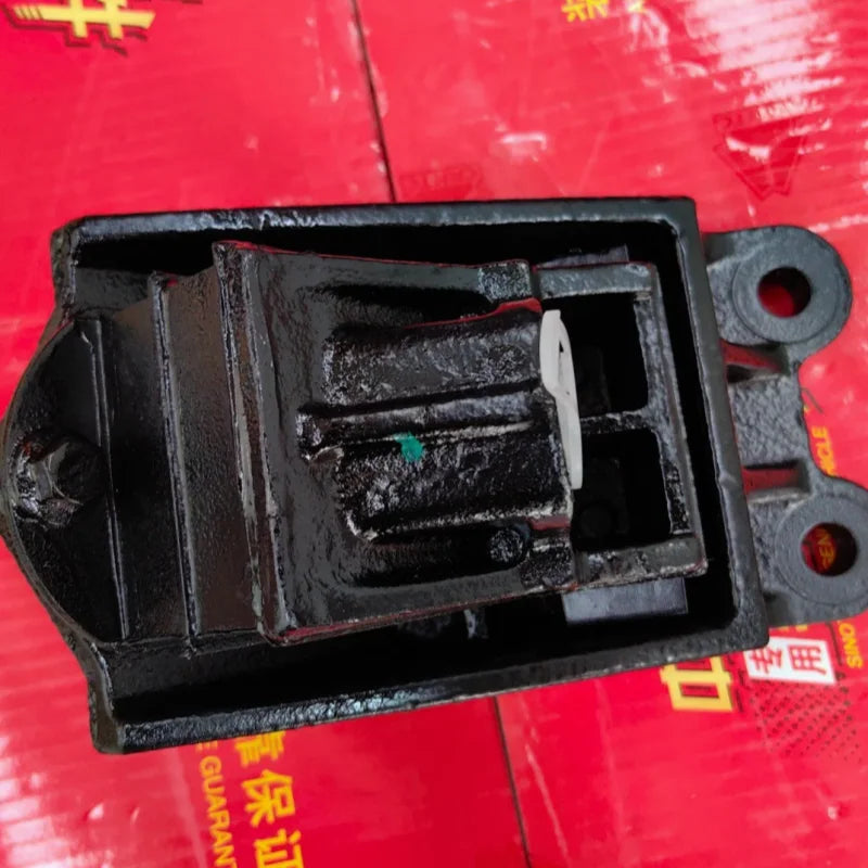 Wg9725590630 howo t5g truck front engine rubber support