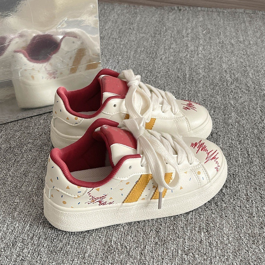 Trendy chinese chic niche versatile graffiti print skate shoes 2026 new ins spring/summer casual white sneakers student campus style