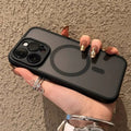 Fine hole skin feel magnetic suction simple iphone16 mobile phone case fashionable all-inclusive apple 17 transparent black anti-fall protective cover