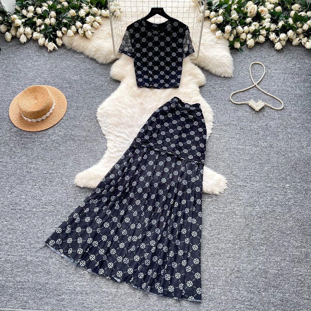Korean style commute chic red polka dot two-piece set: women's summer short-sleeve top & high-waisted pleated skirt - slimming and elegant outfit