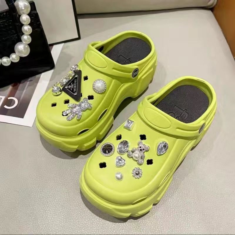 Thick sole crocs women's summer popular trendy 2024 outdoor wear soft bottom beach baotou sandals half slippers women's style