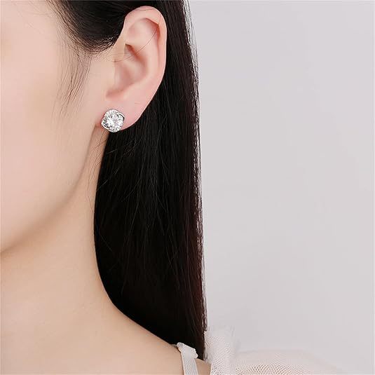 Lucky clover stud earrings - chic & trendy