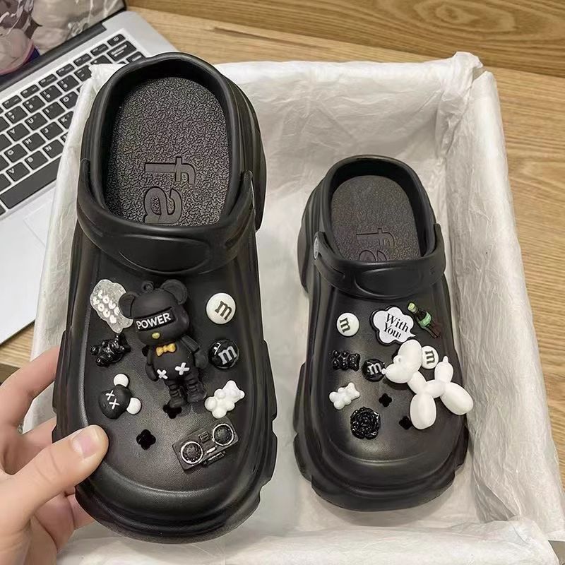 Women's clogs - new 2024 summer collection: chunky sole, non-slip, trendy office-ready, height-increasing, closed-toe sandals for beach and everyday wear