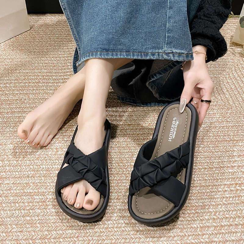 Women's summer slippers 2025 new fashion casual french style soft sole non-slip crossover maternity sandals flat trendy slides