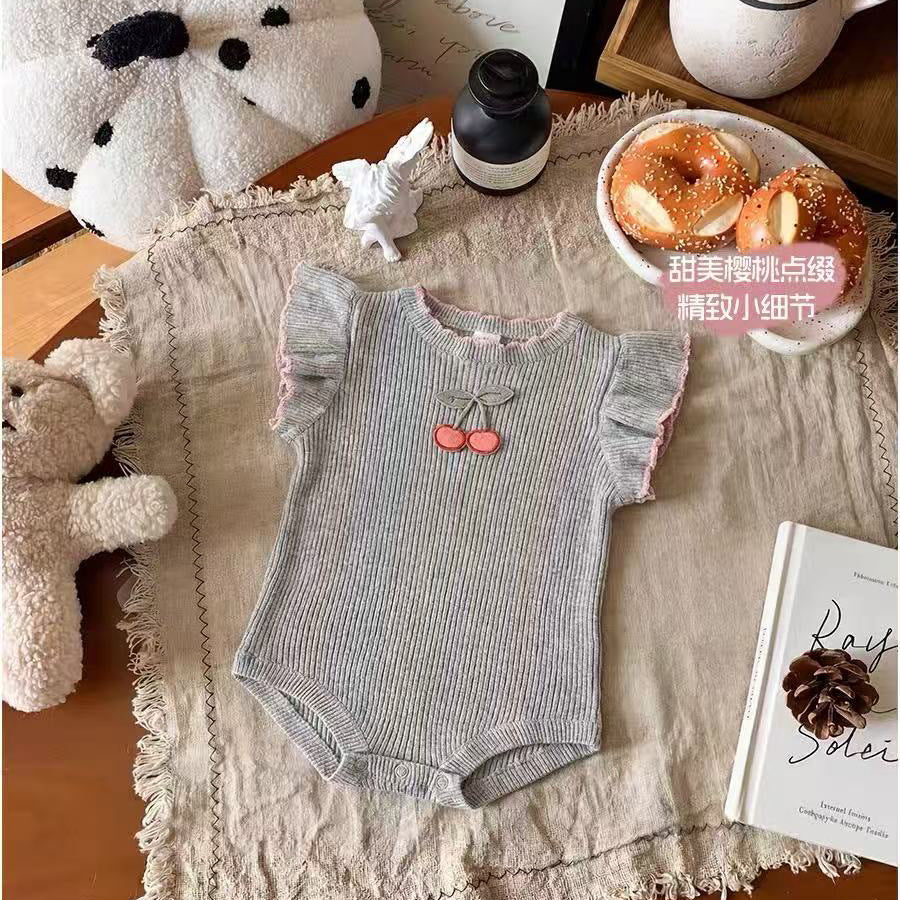 Summer baby bag butt shirt flying sleeves baby girl clothes small monthly age summer thin summer clothes infant bag butt