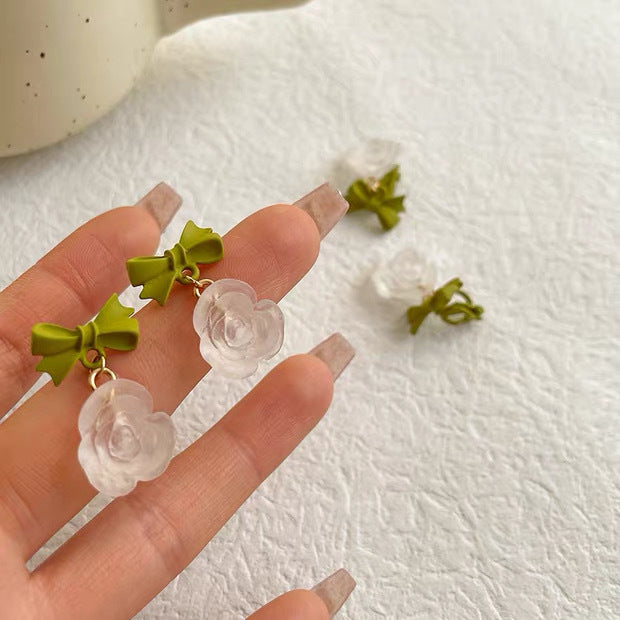 Small fresh green earrings for women niche stylesense of designcasual earrings classy sense tea series early spring earrings wholesale