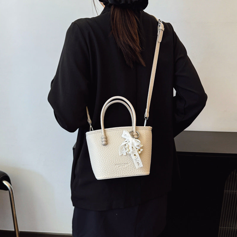 High sense fashion simple portable bucket bag women's 2025 spring and summer new casual simple solid color shoulder messenger bag