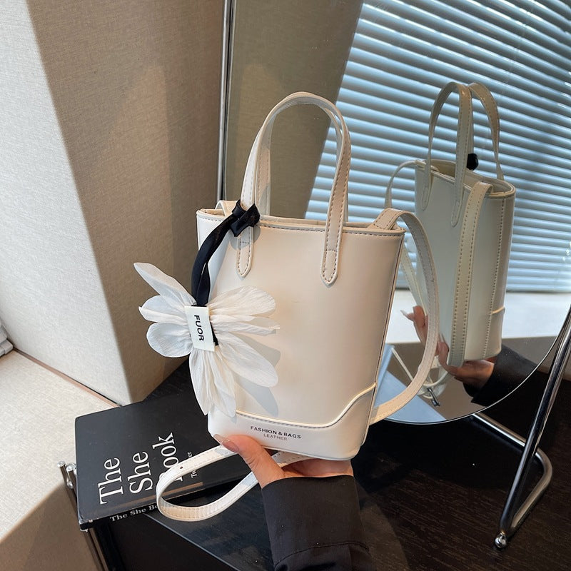 Cross-border exquisite flower mobile phone bag 2025 new women's summer trend popular bucket bag premium texture messenger bag