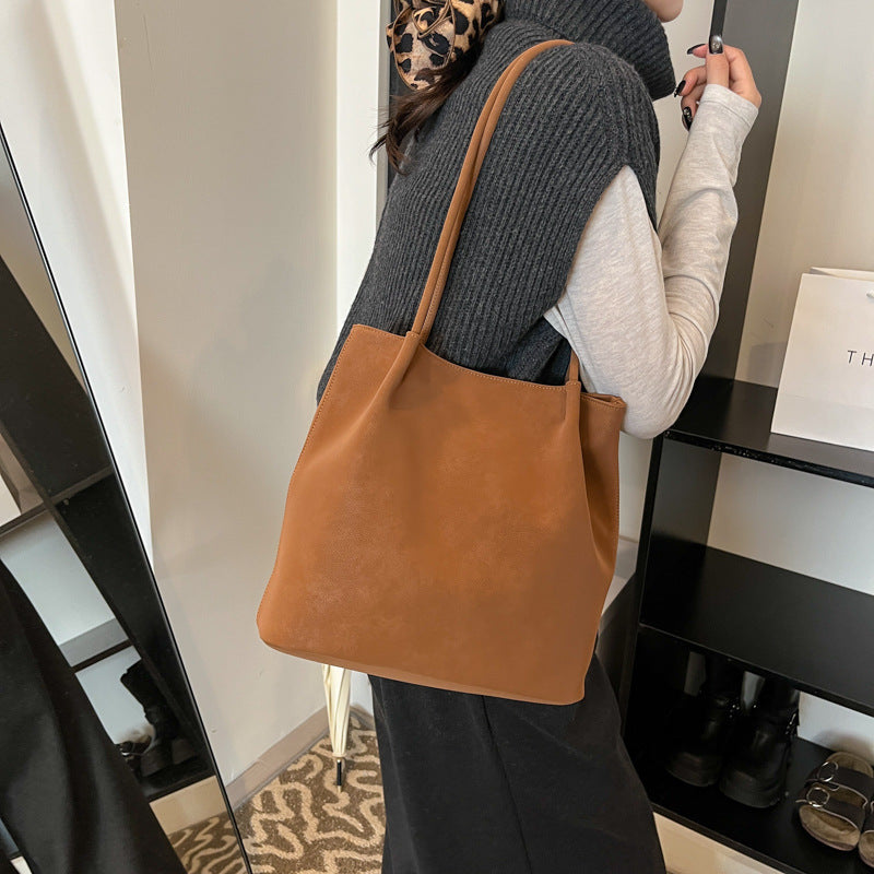 Commuting to work Large capacity tote bag Women's 2025 winter new retro fashion casual shoulder bag Premium sense