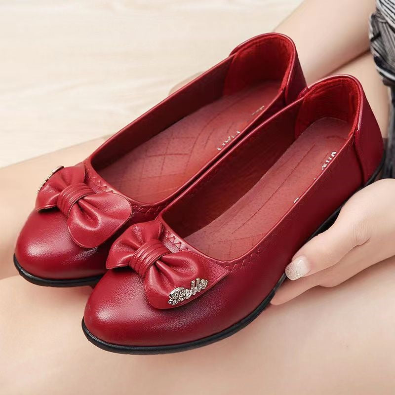 Comfortable leather shoes for middle-aged and elderly women - soft sole, flat, wear-resistant, waterproof, spring/autumn style - grandma shoes