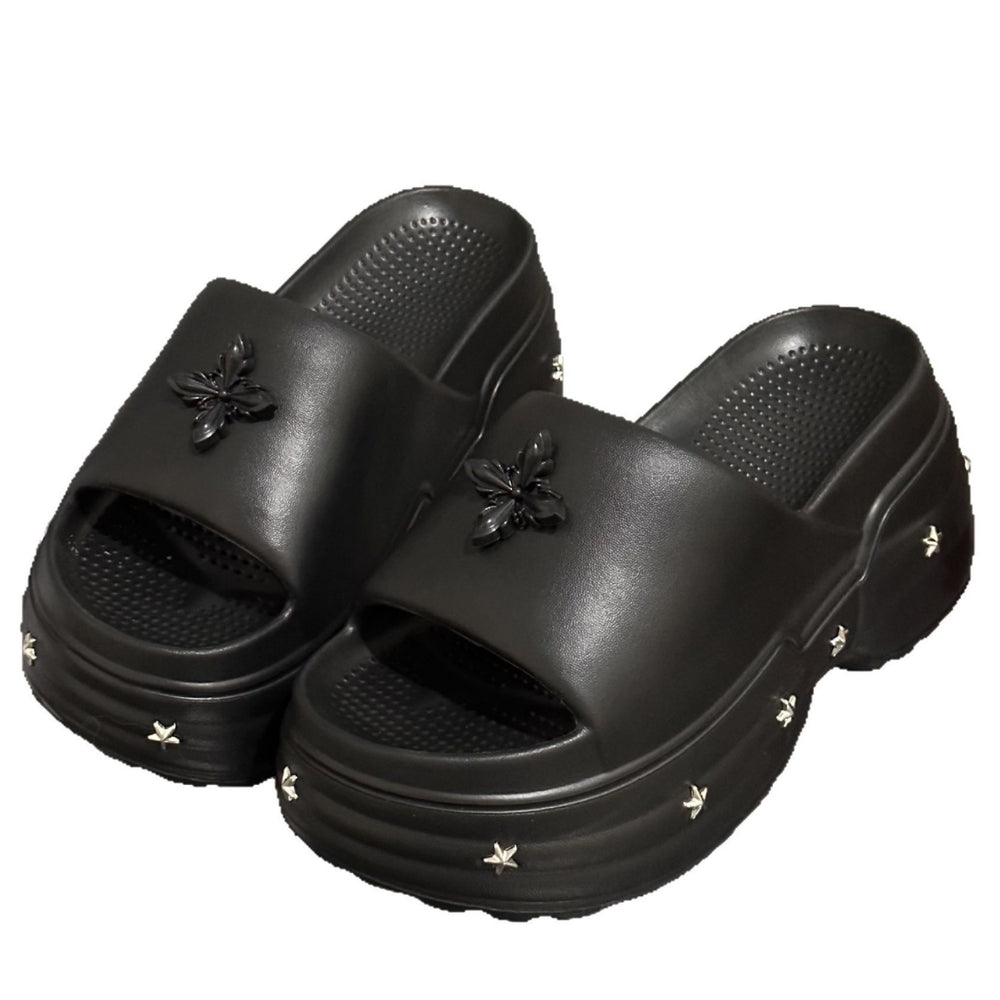 Thick sole rivet slippers women's summer outwear thick sole stomping on shit feeling 2025 new summer popular sandals wholesale