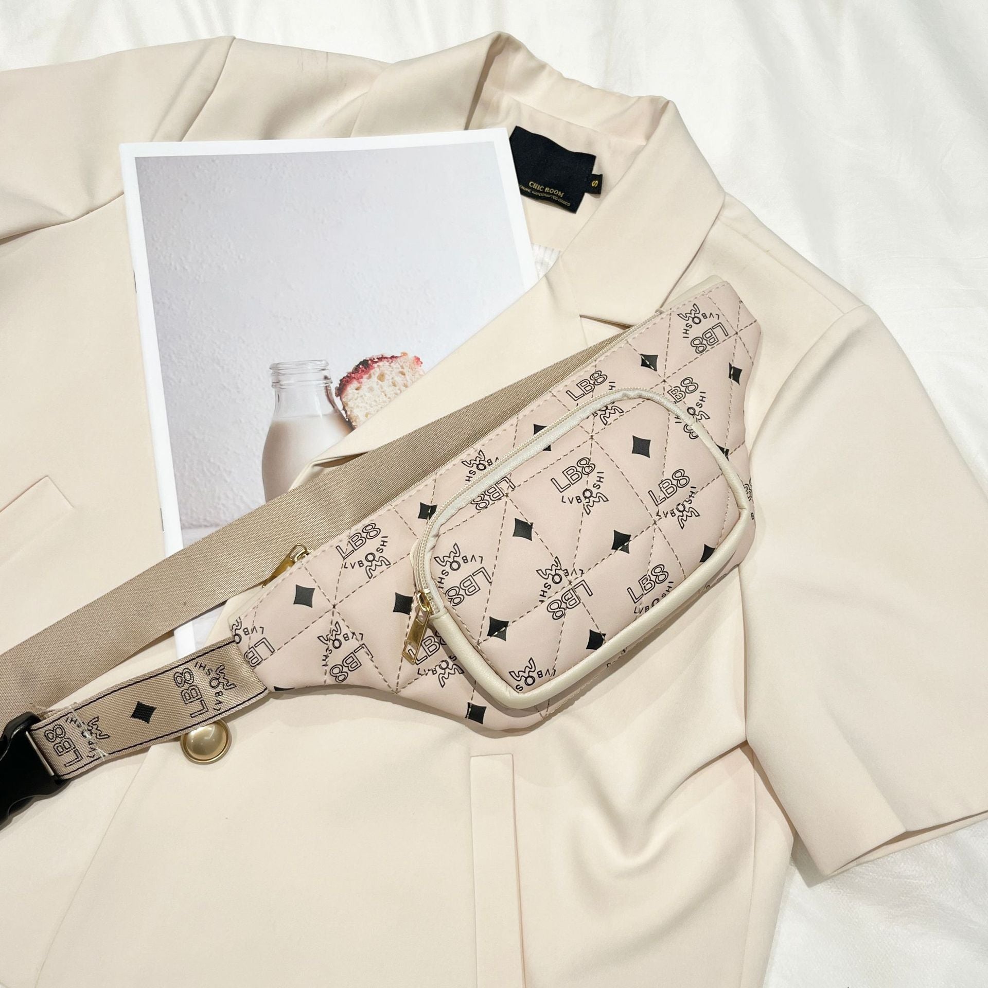 Sports fanny pack 2023women's bag mobile phone satchel women's fashion sports messenger bag versatile mobile phone bag