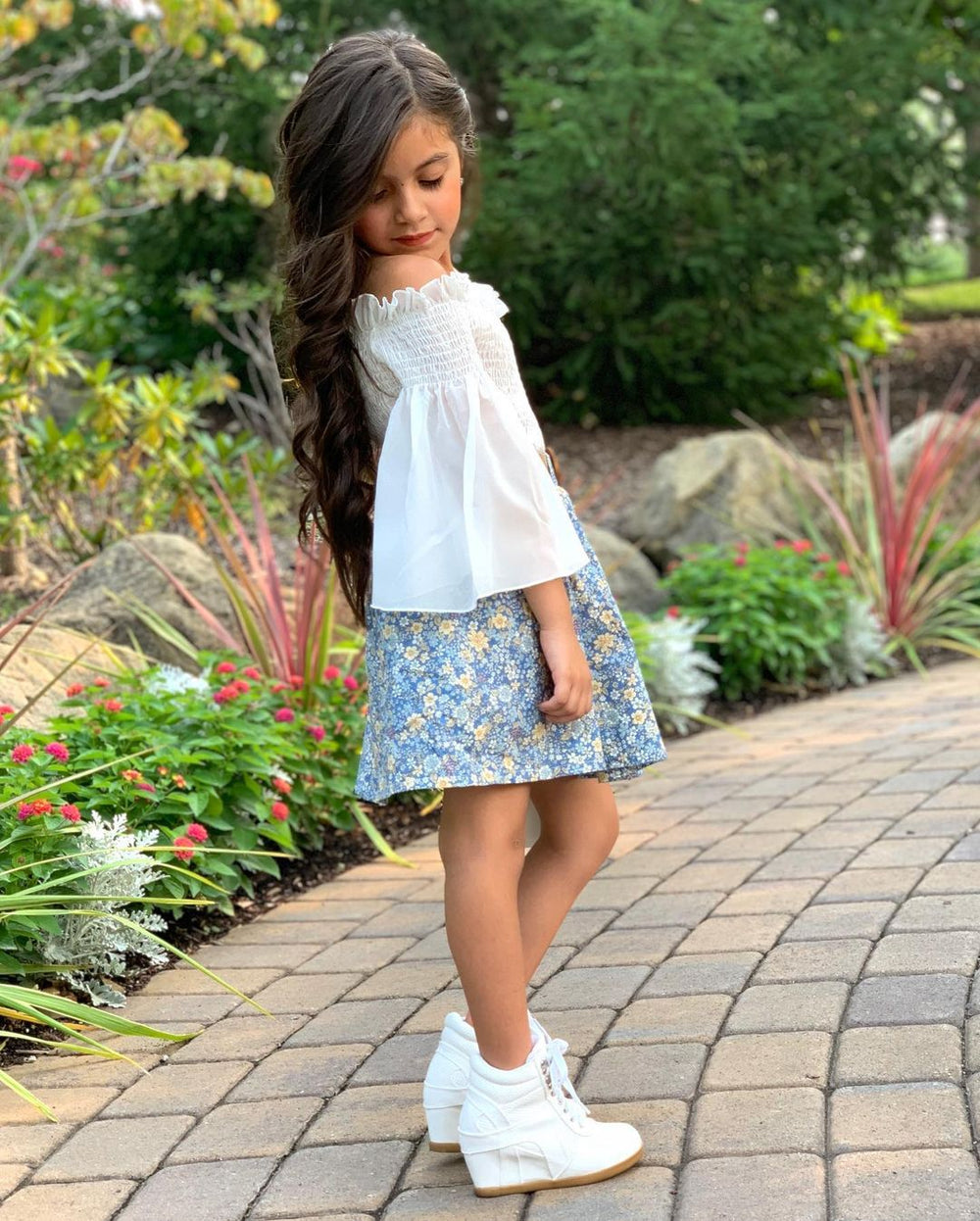Clear! fashion style girl's pullover shirt with trumpet sleeves + floral print pleated skirt suit green warehouse style