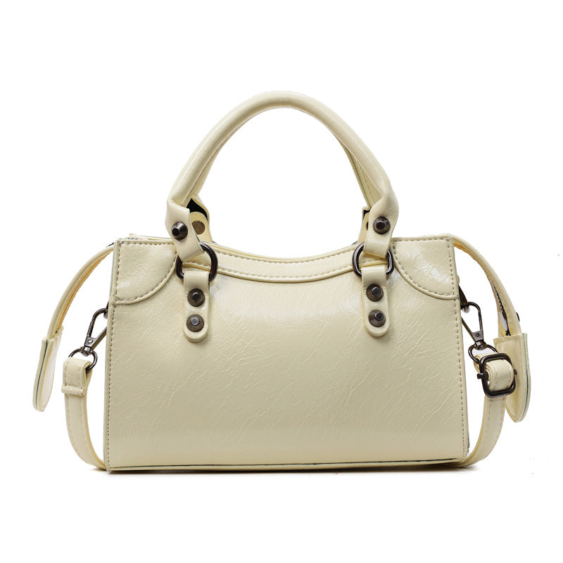 High sense fashion super fire small bag women 2025 new versatile messenger bag summer portable pillow bag small bag