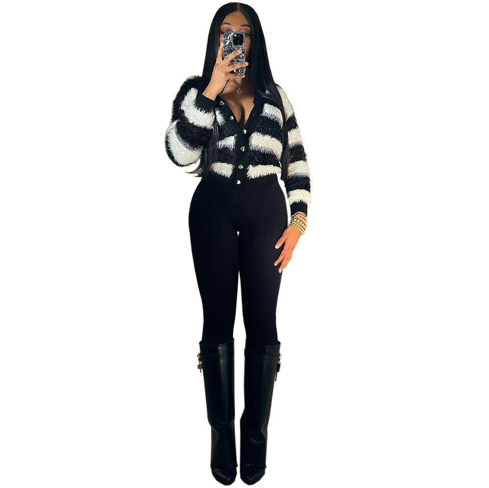 European and american cross-border women's wholesale:  winter bestseller - fashionable black and white striped single-breasted cardigan knitwear