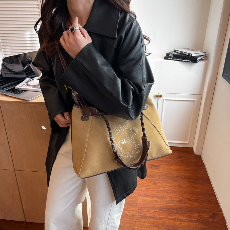 Korean-inspired, effortlessly chic, and uniquely designed shoulder bag for women. new for 2025, this high-end, sophisticated underarm bag offers a spacious tote capacity