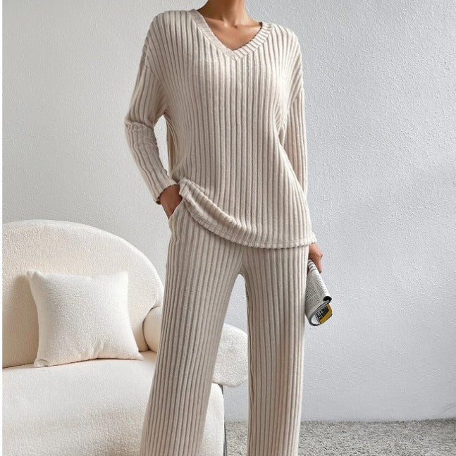 two-piece set for women,  autumn new collection: stylish and casual straight-leg pants with a chic, loose-fit v-neck ribbed knit top