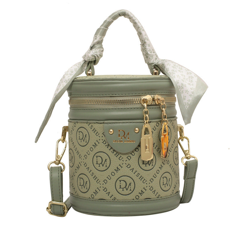 Solid color texture small bag women's autumn 2025 new trendy fashion niche portable round bucket bag popular messenger bag