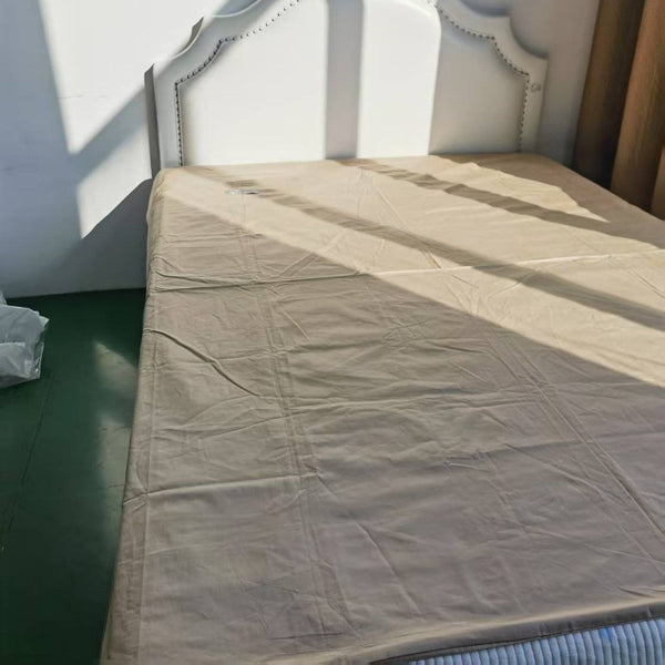 The new clearance pure cotton single set of quilt cover 180 * 200 picks up the leak price of 95 yuan, which will not be refunded or exchanged.