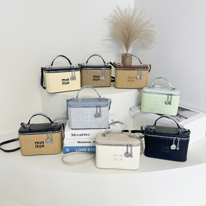 Simple casual messenger bag,  new fashion commuter trend box bag, Korean version of high-end versatile handbag